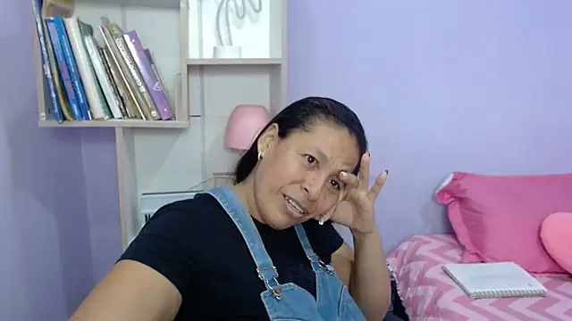 Snapshot of mature_martina chatting on October 28, 2025, 10:45 pm mature martina online show from October 28, 2025, 10:45 pm