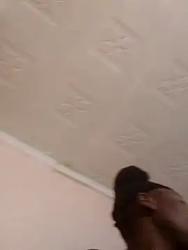 pretty-donna online show from November 6, 2025, 6:03 am