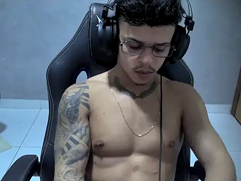 Gust027 online show from April 15, 2026, 3:46 am