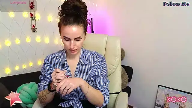 xx adrihanna xx online show from January 30, 2025, 4:24 pm