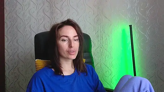 xx adrihanna xx online show from June 1, 2026, 6:15 am