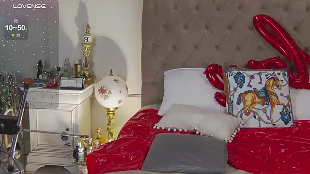 Denisse Perry online show from February 12, 2025, 1:41 am