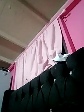 mijito30 online show from October 20, 2025, 4:24 am