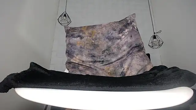 wendy rivera  online show from December 6, 2024, 12:05 pm