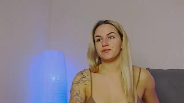 SofiJames online show from December 6, 2024, 6:04 am