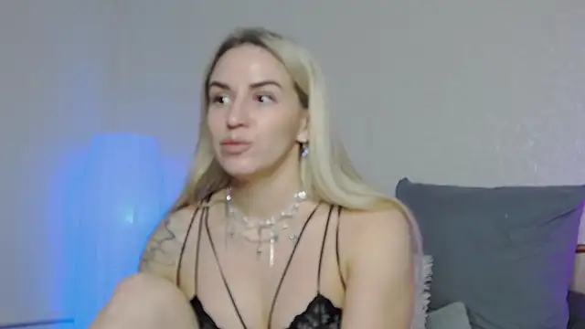 SofiJames online show from January 18, 2025, 5:52 am