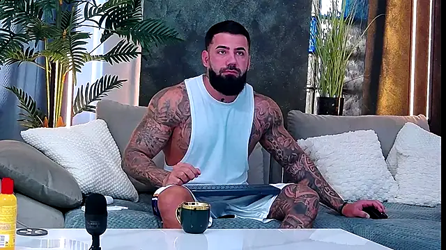 masterkingofmusclee online show from October 10, 2025, 5:39 am