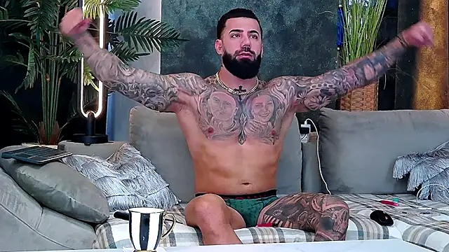 Snapshot of masterkingofmusclee chatting on November 19, 2025, 9:53 am masterkingofmusclee online show from November 19, 2025, 9:53 am