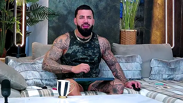 masterkingofmusclee online show from November 20, 2025, 8:25 am