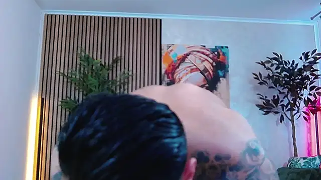 masterkingofmusclee online show from April 15, 2026, 7:37 am