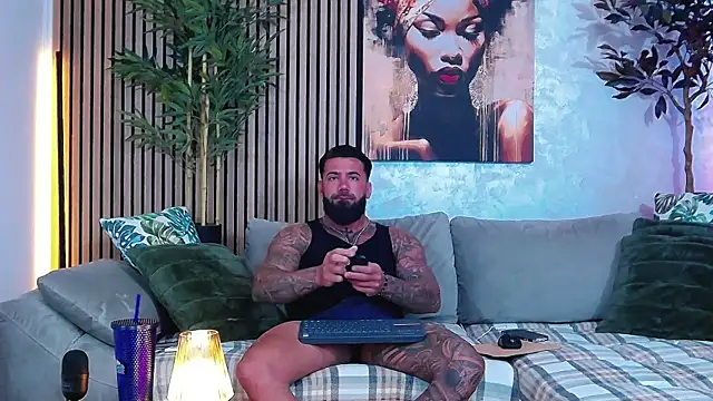Snapshot of masterkingofmusclee chatting on May 4, 2026, 7:59 am masterkingofmusclee online show from May 4, 2026, 7:59 am