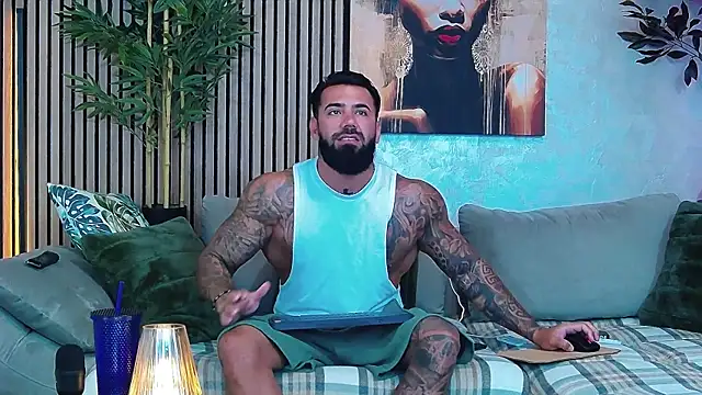 Snapshot of masterkingofmusclee chatting on May 8, 2026, 7:25 am masterkingofmusclee online show from May 8, 2026, 7:25 am