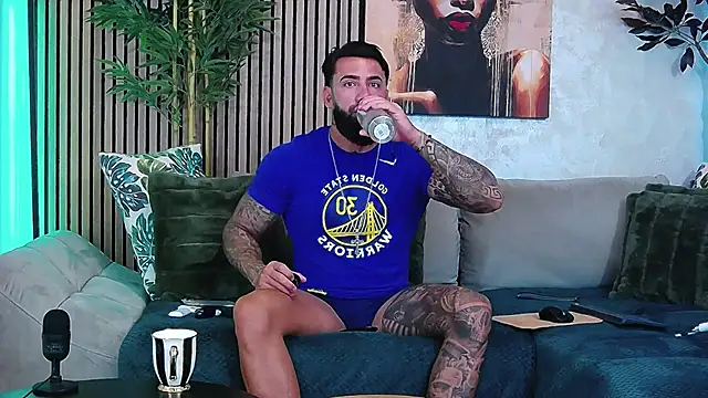 Snapshot of masterkingofmusclee chatting on June 3, 2026, 7:44 am masterkingofmusclee online show from June 3, 2026, 7:44 am