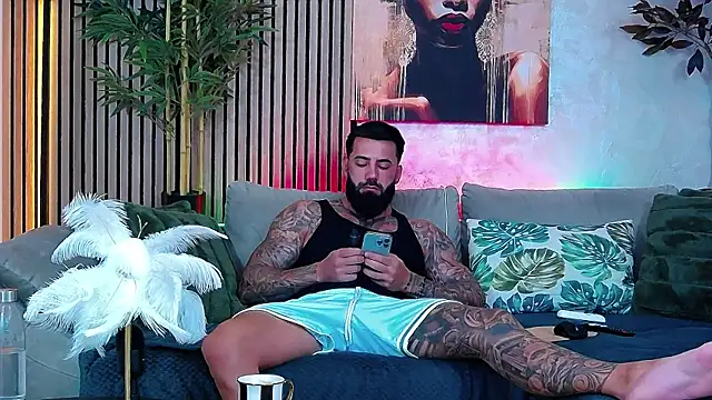 masterkingofmusclee online show from July 22, 2026, 7:44 am