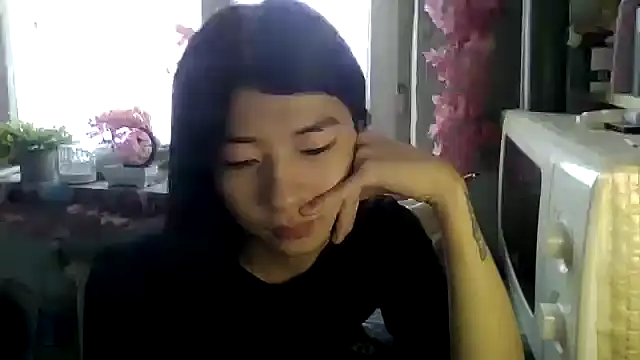 CarlyJoy online show from December 19, 2025, 10:22 am