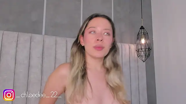 chloe d online show from January 7, 2025, 4:37 pm