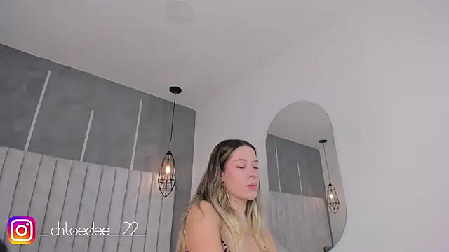 chloe d online show from January 19, 2025, 10:39 am