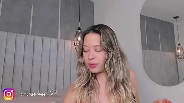 chloe d online show from January 27, 2025, 2:46 pm