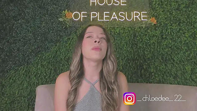 chloe d online show from October 6, 2025, 12:24 pm