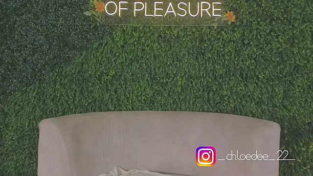 chloe d online show from October 7, 2025, 12:24 pm