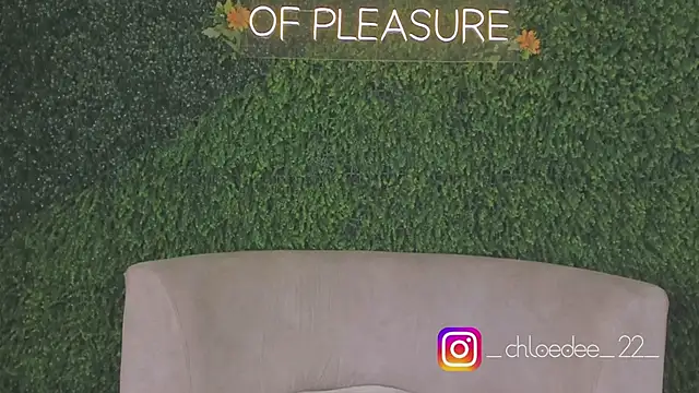 chloe d online show from October 9, 2025, 12:25 pm