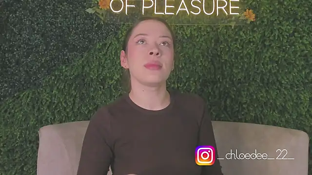 chloe d online show from October 19, 2025, 2:50 pm