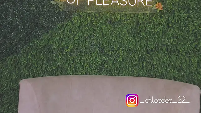 chloe d online show from October 20, 2025, 11:43 am