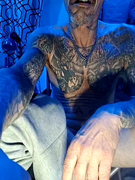 deepstroker42071 online show from November 23, 2025, 4:34 am