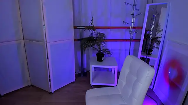 Snapshot of Mira__Blush chatting on January 21, 2025, 8:32 pm Mira Blush online show from January 21, 2025, 8:32 pm