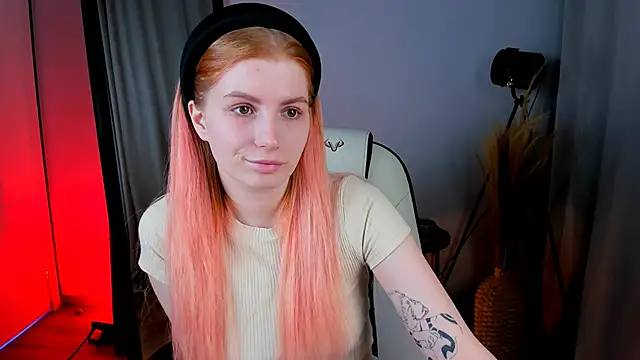 Snapshot of Mira__Blush chatting on January 24, 2025, 6:46 pm Mira Blush online show from January 24, 2025, 6:46 pm