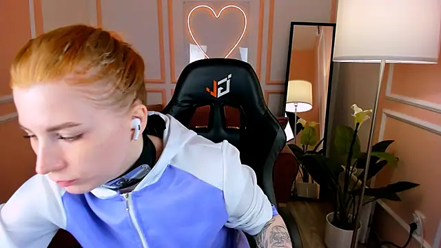 Snapshot of Mira__Blush chatting on February 12, 2025, 8:40 pm Mira Blush online show from February 12, 2025, 8:40 pm