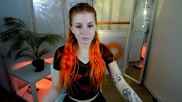 Snapshot of Mira__Blush chatting on February 28, 2025, 6:32 am Mira Blush online show from February 28, 2025, 6:32 am