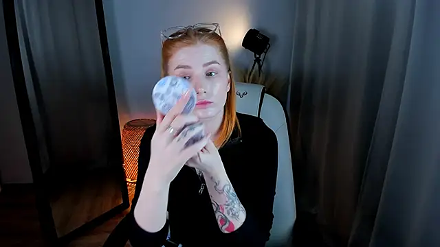 Snapshot of Mira__Blush chatting on March 8, 2025, 6:32 am Mira Blush online show from March 8, 2025, 6:32 am