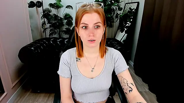 Snapshot of Mira__Blush chatting on March 12, 2025, 6:33 pm Mira Blush online show from March 12, 2025, 6:33 pm