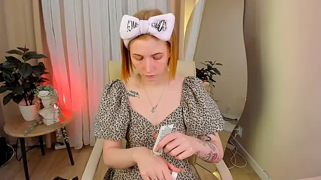 Snapshot of Mira__Blush chatting on March 19, 2025, 8:54 pm Mira Blush online show from March 19, 2025, 8:54 pm