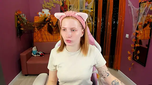 Snapshot of Mira__Blush chatting on October 26, 2025, 1:50 pm Mira Blush online show from October 26, 2025, 1:50 pm