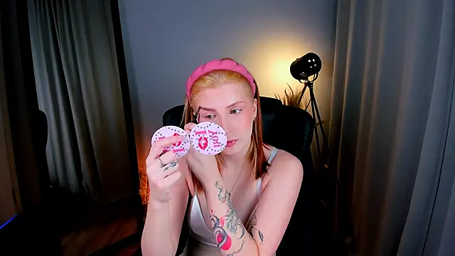 Snapshot of Mira__Blush chatting on November 23, 2025, 9:03 pm Mira Blush online show from November 23, 2025, 9:03 pm