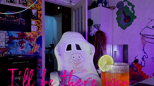 Sunny Mouse  online show from September 17, 2025, 4:41 pm