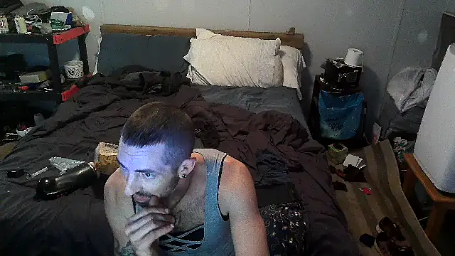 Snapshot of Bi_curious86 chatting on October 3, 2025, 9:45 pm Bi curious86 online show from October 3, 2025, 9:45 pm