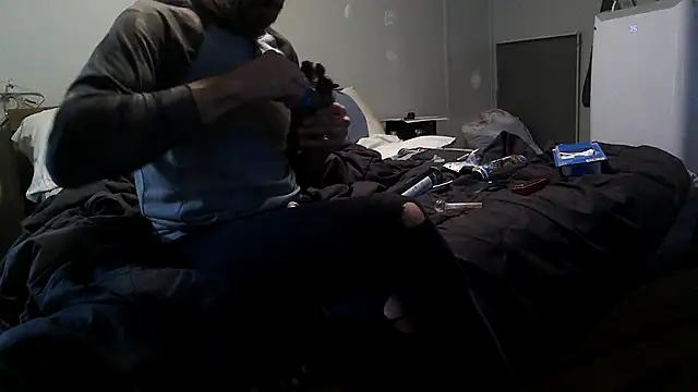 Snapshot of Bi_curious86 chatting on October 26, 2025, 5:41 pm Bi curious86 online show from October 26, 2025, 5:41 pm