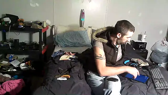 Snapshot of Bi_curious86 chatting on November 3, 2025, 4:47 am Bi curious86 online show from November 3, 2025, 4:47 am