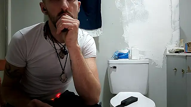 Snapshot of Bi_curious86 chatting on February 5, 2026, 4:39 am Bi curious86 online show from February 5, 2026, 4:39 am