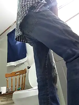 Snapshot of Bi_curious86 chatting on February 6, 2026, 8:12 pm Bi curious86 online show from February 6, 2026, 8:12 pm