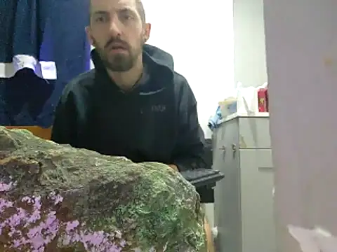 Snapshot of Bi_curious86 chatting on February 15, 2026, 9:11 pm Bi curious86 online show from February 15, 2026, 9:11 pm