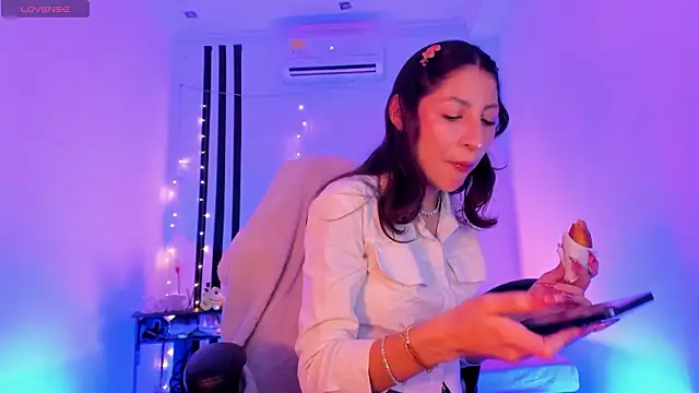 Snapshot of Gorgeous_Team chatting on February 21, 2026, 8:21 pm Gorgeous Team online show from February 21, 2026, 8:21 pm