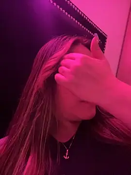 sexyyykloee online show from December 5, 2025, 6:22 am