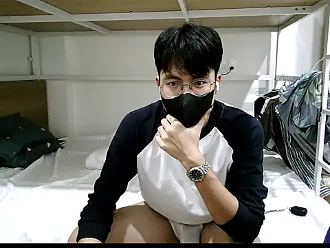 Gwencloudy online show from October 15, 2025, 1:55 pm