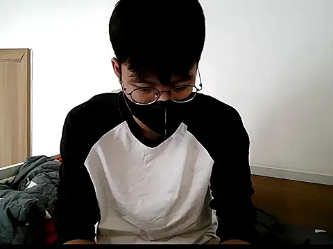 Gwencloudy online show from October 18, 2025, 8:37 am