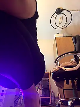 sofiah  online show from December 2, 2025, 5:19 pm