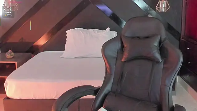 dark gotica online show from February 4, 2026, 7:09 pm